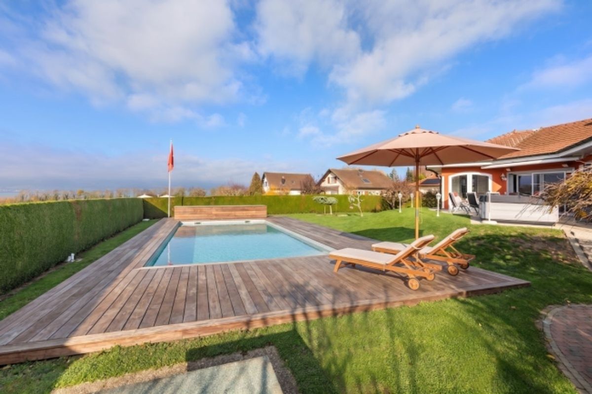 Splendide villa en bordure de zone agricole avec débouchée sur le lac - 0
