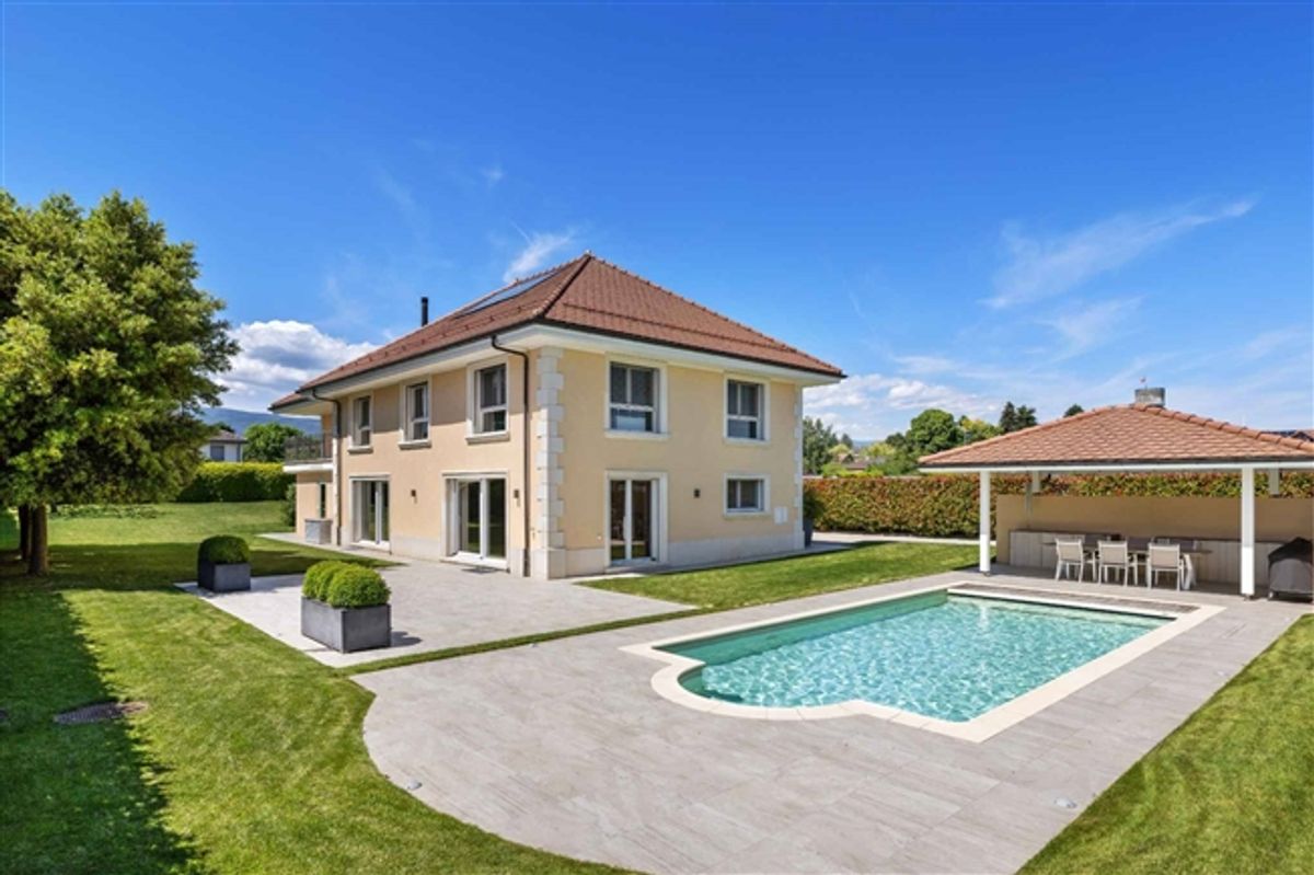 Prächtige freistehende Villa nur einen Steinwurf von Nyon entfernt - 11