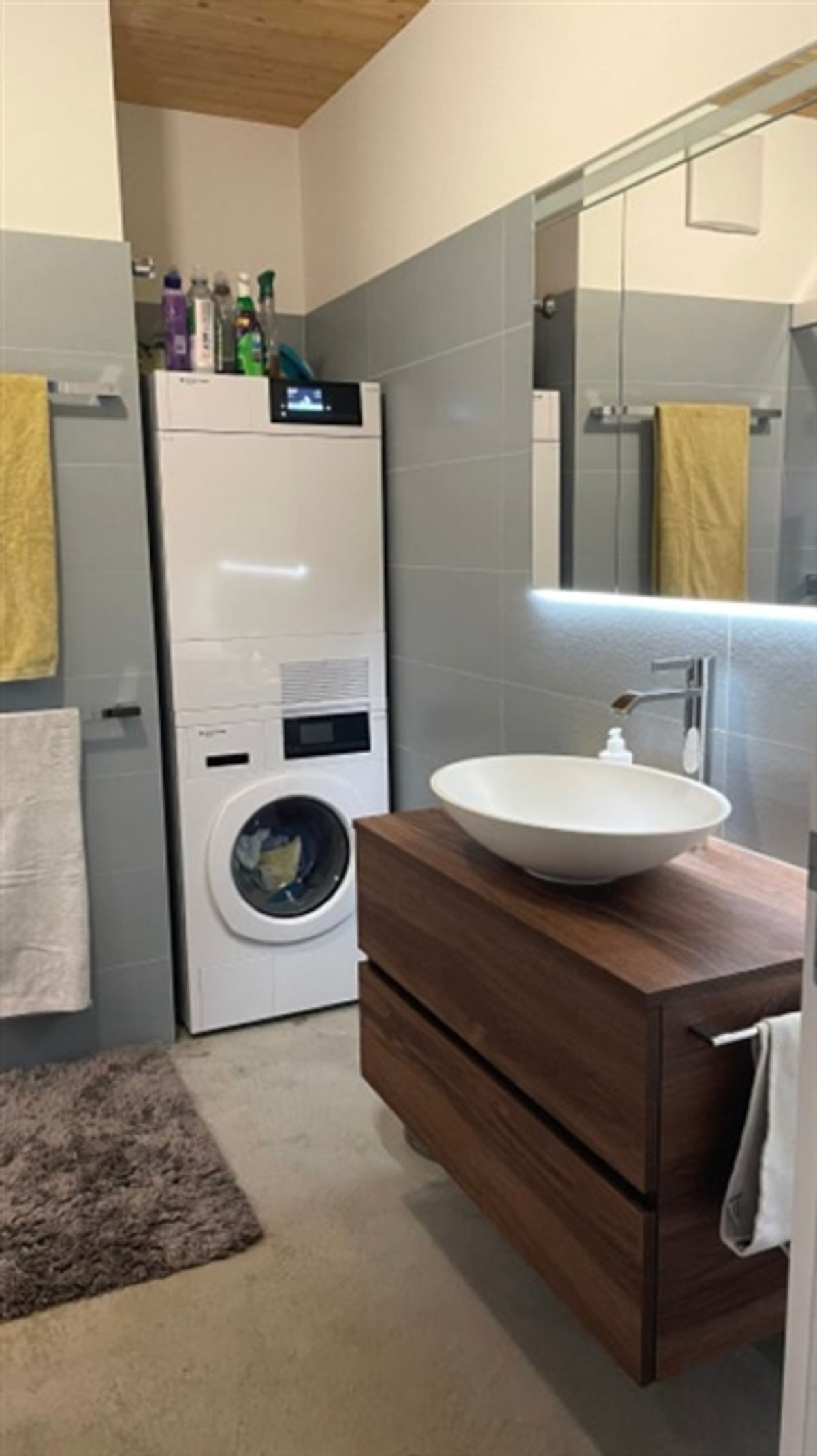 Neuwertige 3.5 Zimmer-Attikawohnung mit See- und Bergpanoramasicht - 4