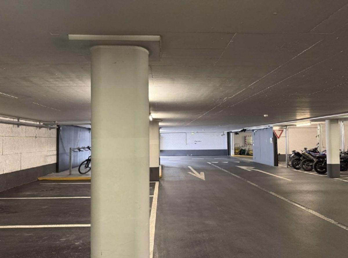 TIEFGARAGEN PARKPLÄTZE IN ADLISWIL, ZÜRICH / AB 2.- CHF/H / AB 200.- CHF/MONAT - 1
