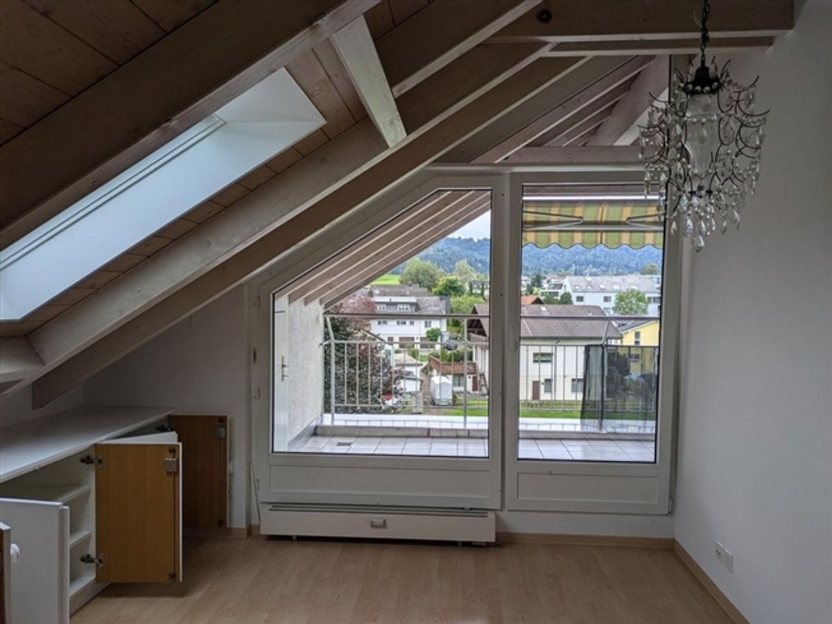 Charmante 2-Zimmer-Dachwohnung mit Balkon zu vermieten - 0