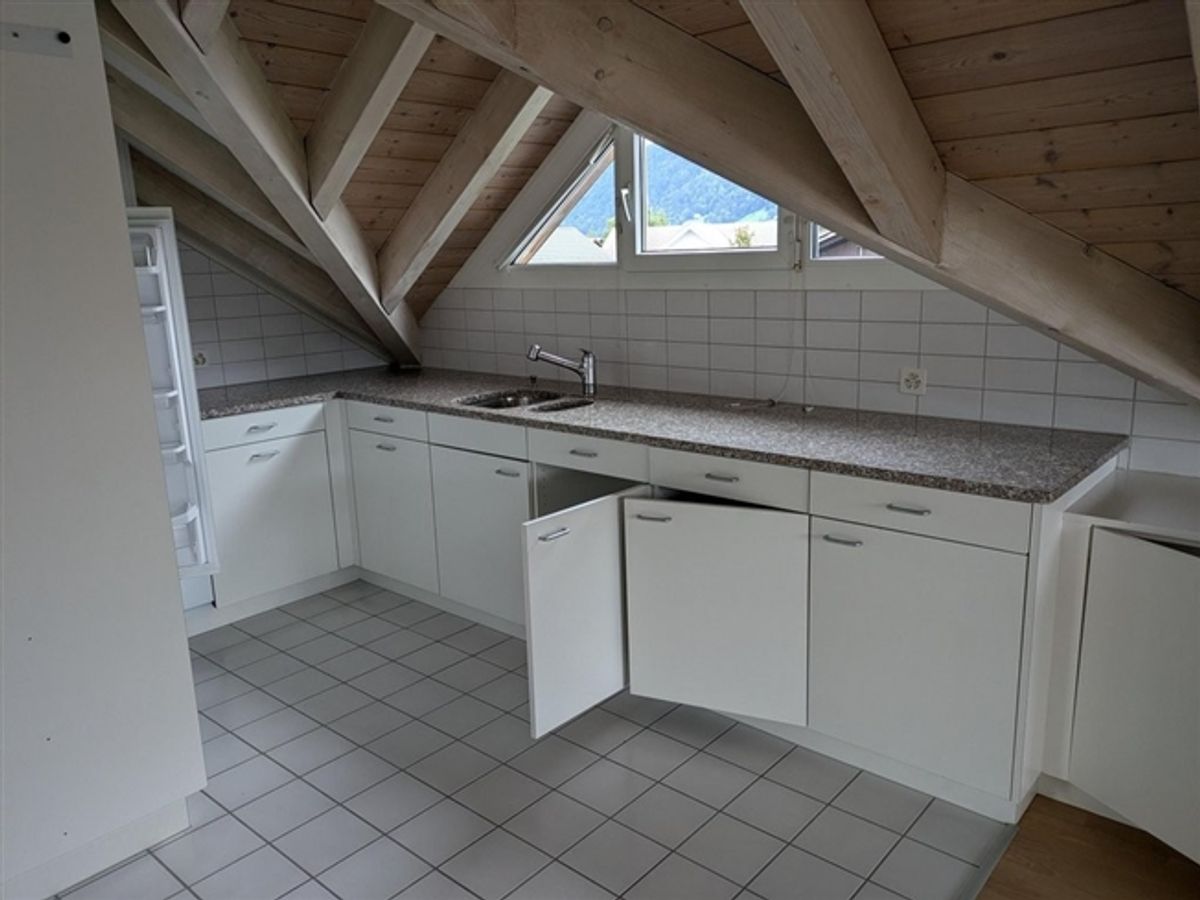 Charmante 2-Zimmer-Dachwohnung mit Balkon zu vermieten - 1