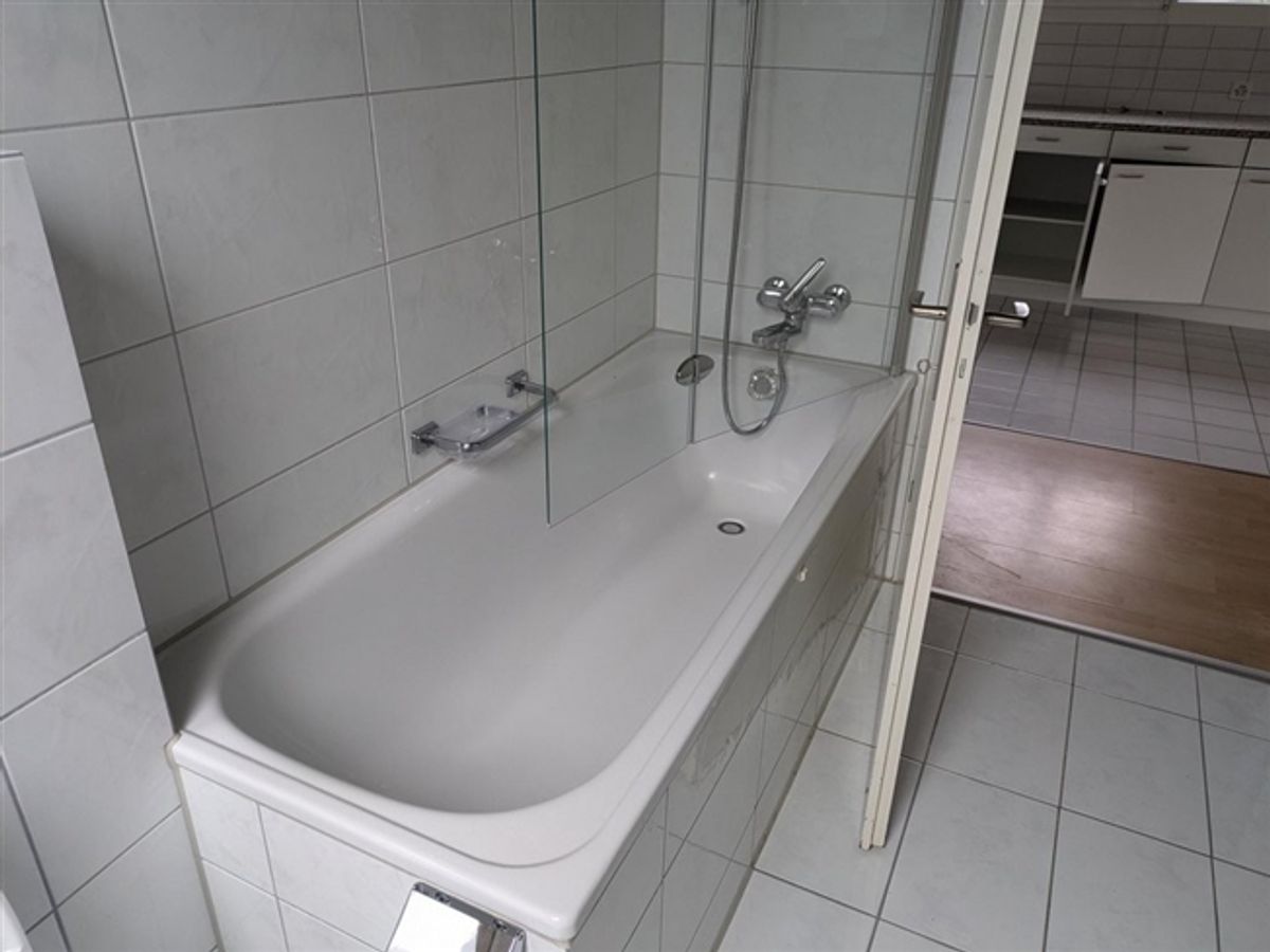 Charmante 2-Zimmer-Dachwohnung mit Balkon zu vermieten - 2