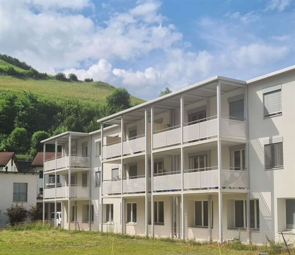 Grosszügige Wohnung mit Balkon und schöner Aussicht - 0