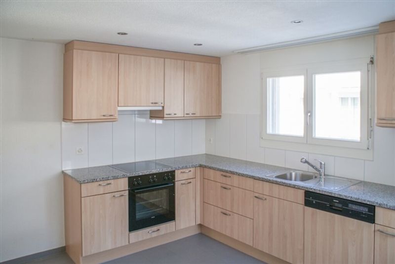 Grosszügige Wohnung mit Balkon und schöner Aussicht - 3