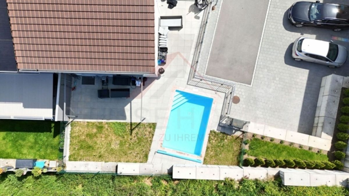 Wohnen wie in den Ferien - Modernes 5.5 Zimmer Reihenhaus mit Pool - 0