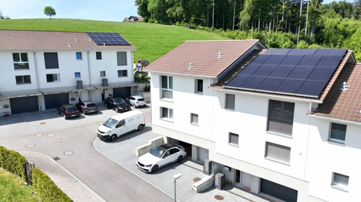Wohnen wie in den Ferien - Modernes 5.5 Zimmer Reihenhaus mit Pool - 1
