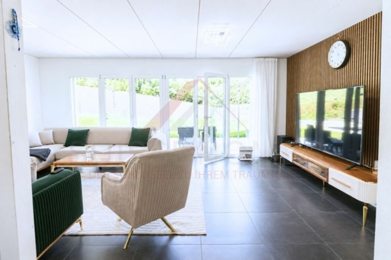 Wohnen wie in den Ferien - Modernes 5.5 Zimmer Reihenhaus mit Pool - 5