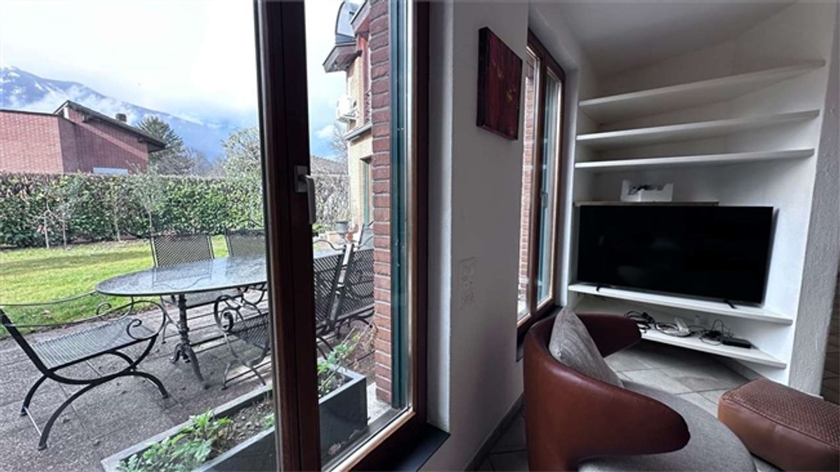 In ruhiger Lage und inmitten der Natur befindet sich eine elegante Villa mit Garten und Wald. - 6
