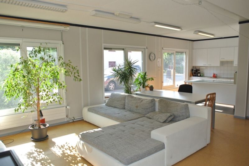 Grosszügiges Zweifamilienhaus mit Wohnpavillon - 7