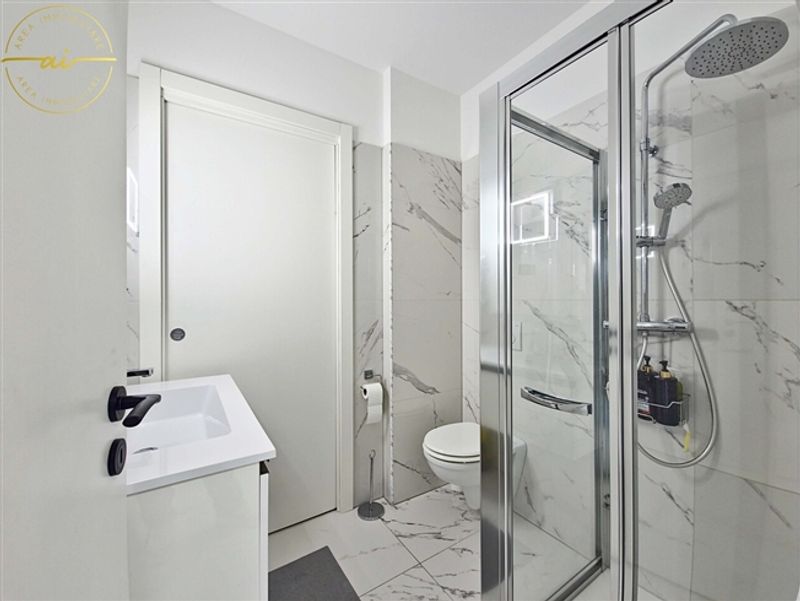 ELEGANTES UND HELLES 4.5-ZIMMIGES APARTMENT MIT PRIVATEM GARTEN - 8