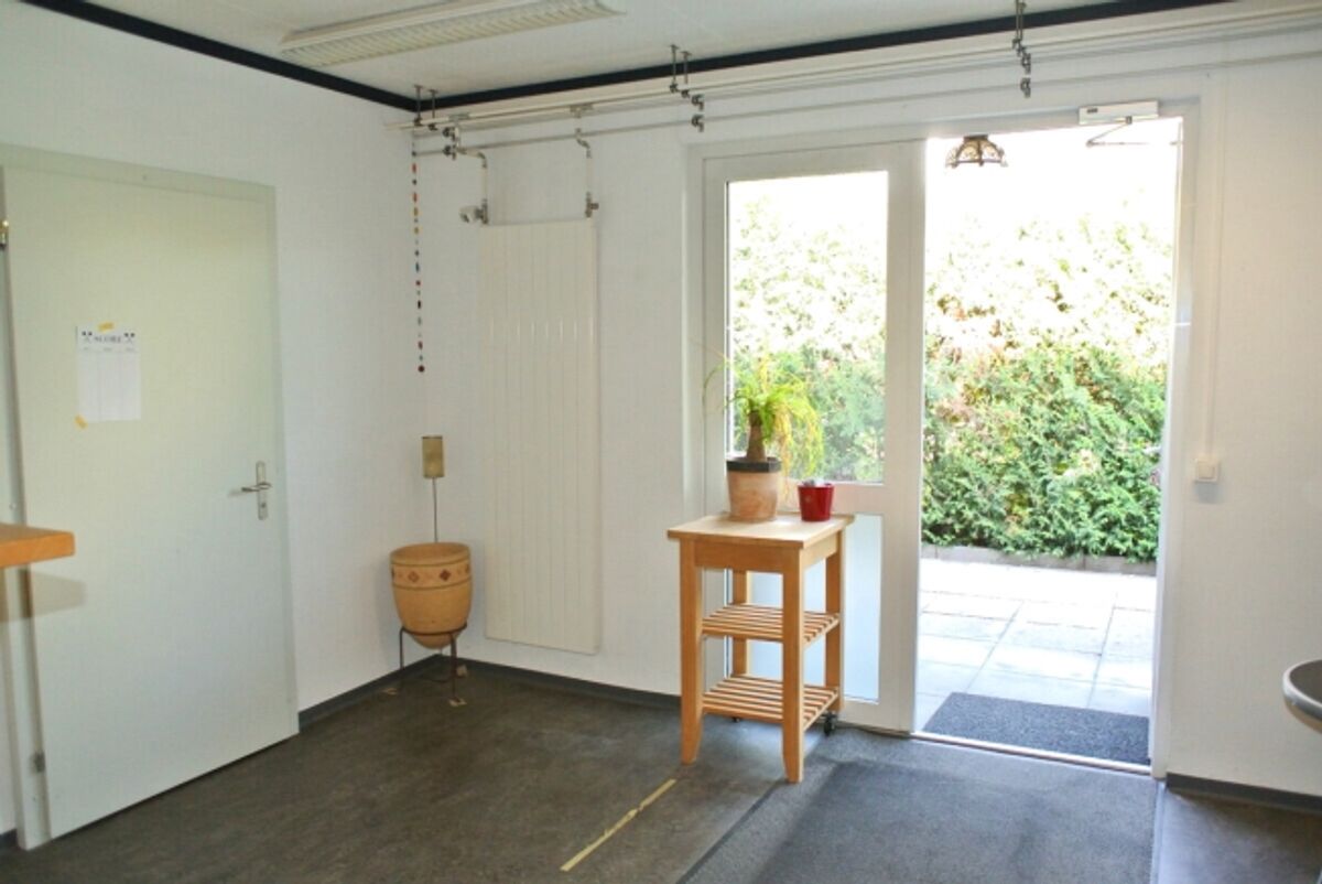 Grosszügiges Zweifamilienhaus mit Wohnpavillon - 9