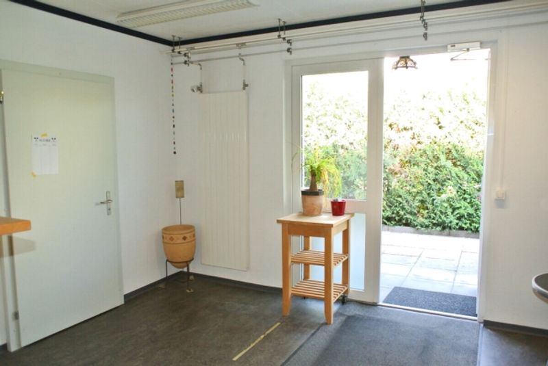 Grosszügiges Zweifamilienhaus mit Wohnpavillon - 10