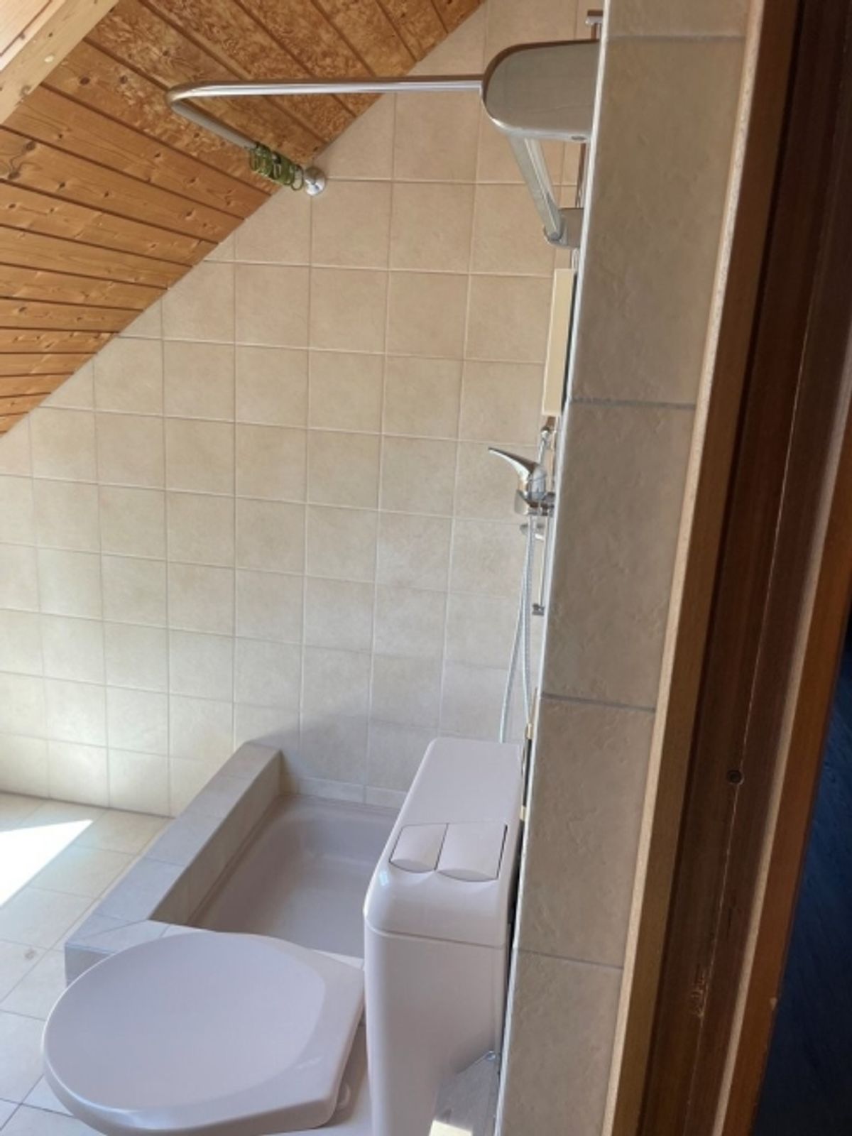 Wir bieten eine grosszügig ausgestattete Wohnung an. - 10