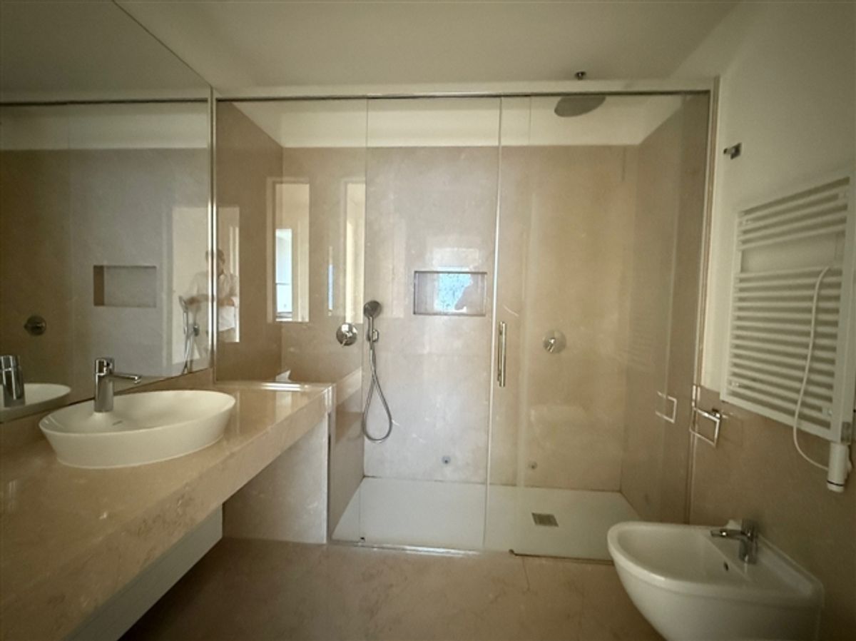 GROSSES UND MODERNES 2.5-ZIMMIGES APARTMENT IM ZENTRUM MIT KLIMAANLAGE - 7