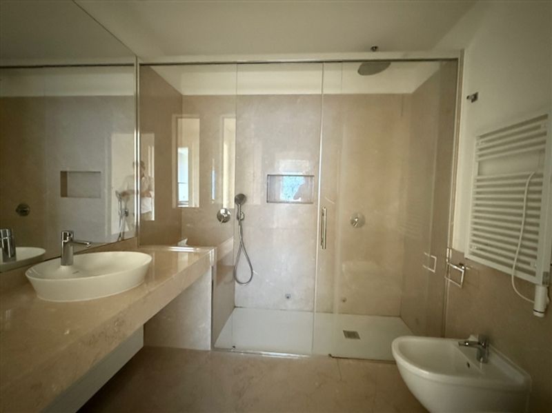 GROSSES UND MODERNES 2.5-ZIMMIGES APARTMENT IM ZENTRUM MIT KLIMAANLAGE - 8