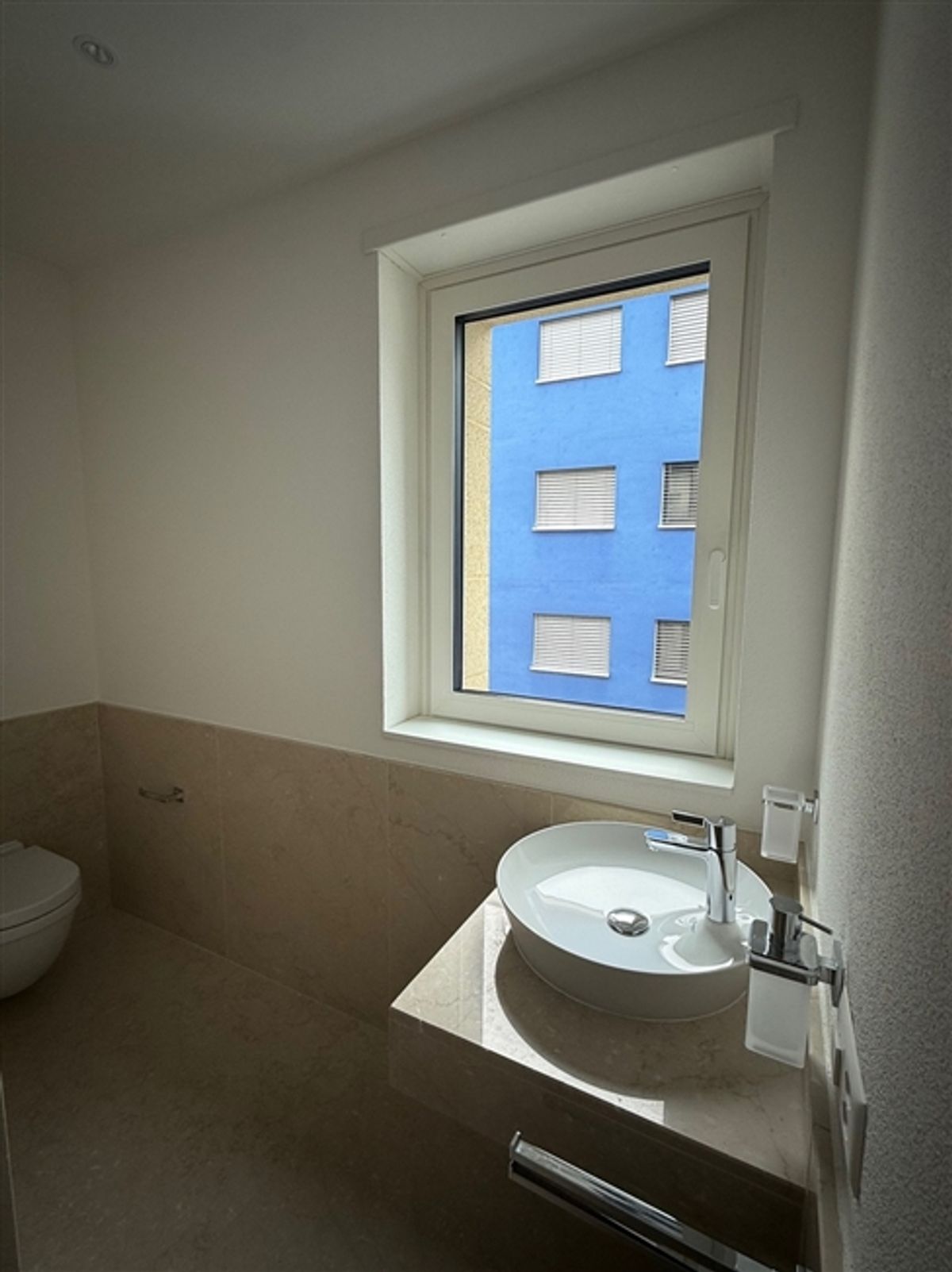 GROSSES UND MODERNES 2.5-ZIMMIGES APARTMENT IM ZENTRUM MIT KLIMAANLAGE - 8