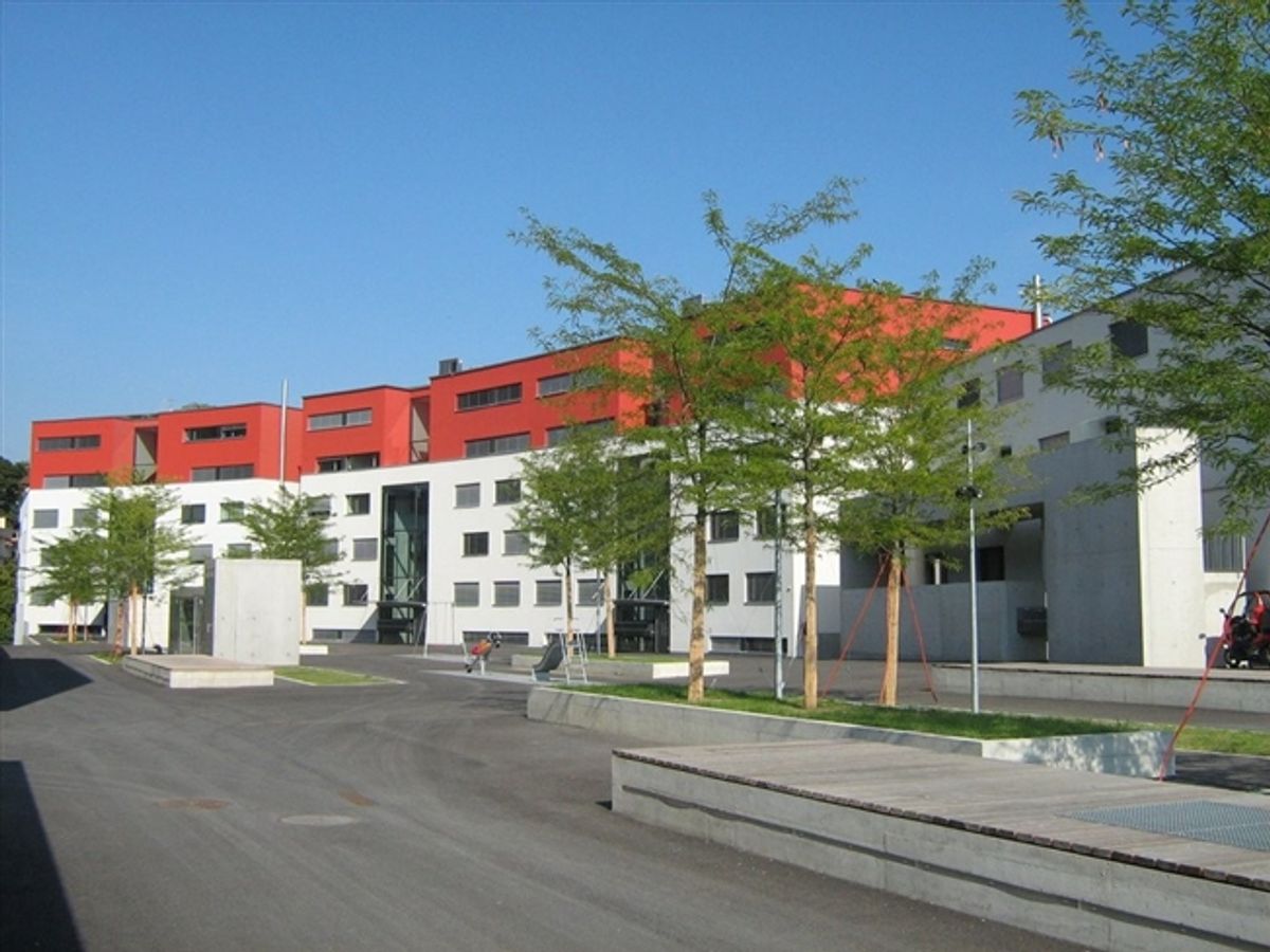A 3 min. de la Gare CFF et de l'OFS, sous les écoles HEG-ARC - 1