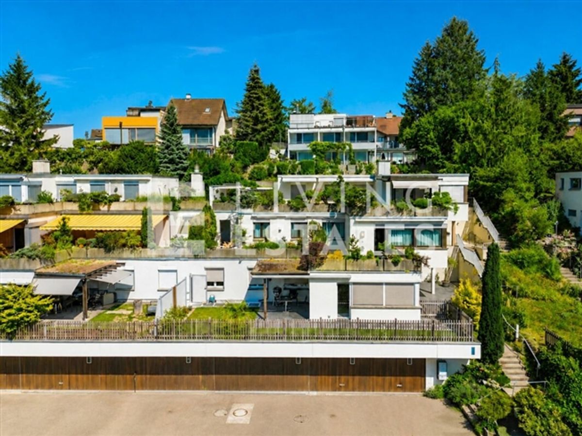 TERRASSENHAUS MIT PANORAMABLICK UND INDIVIDUELLEM LICHTKONZEPT - 0