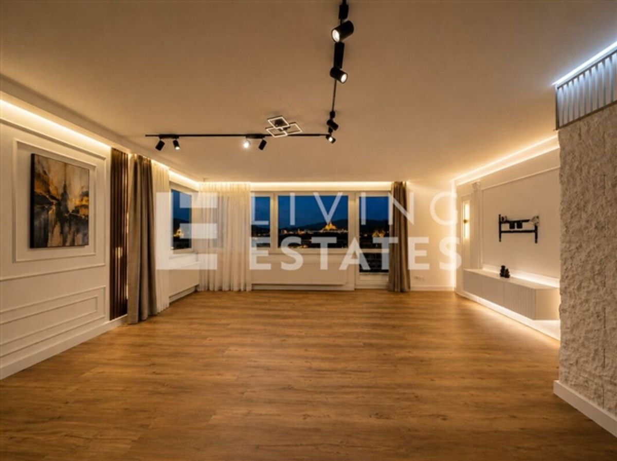 TERRASSENHAUS MIT PANORAMABLICK UND INDIVIDUELLEM LICHTKONZEPT - 2