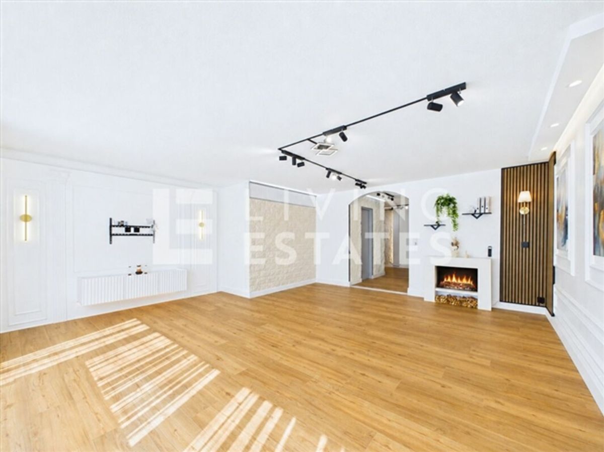 TERRASSENHAUS MIT PANORAMABLICK UND INDIVIDUELLEM LICHTKONZEPT - 3