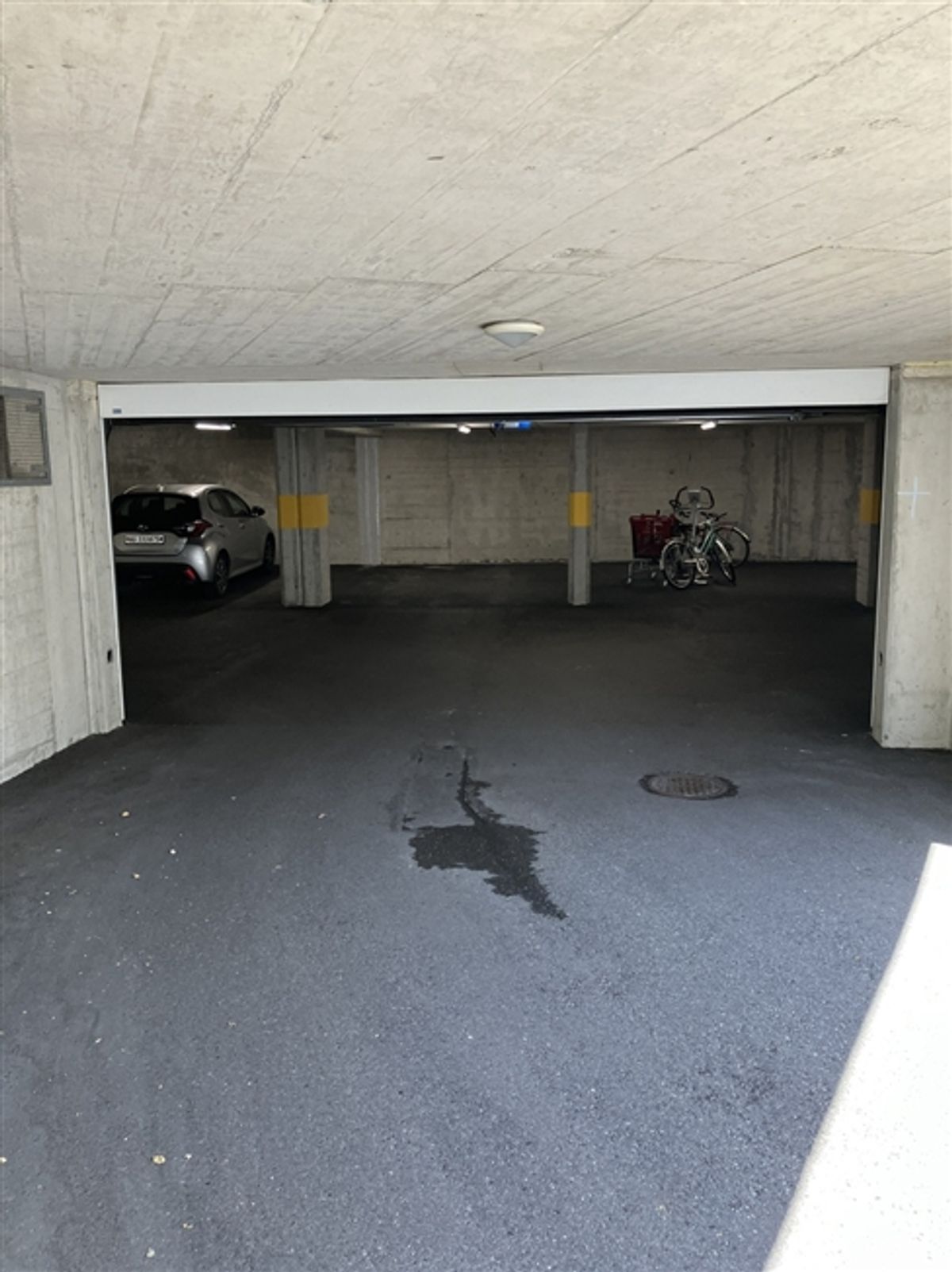 grosser Tiefgaragenparkplatz in Reinach zu vermieten - 1