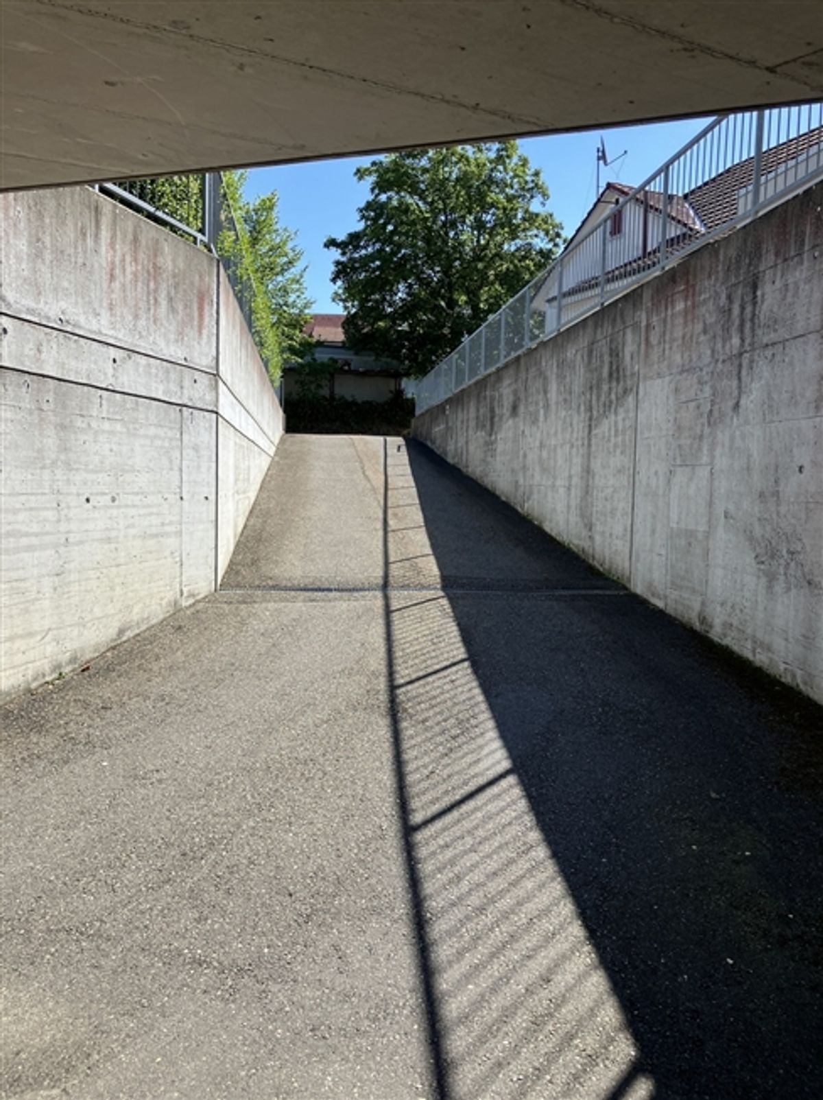 grosser Tiefgaragenparkplatz in Reinach zu vermieten - 3