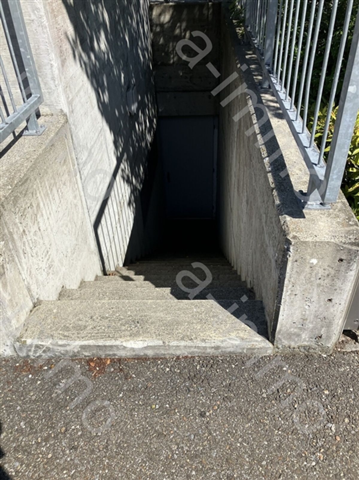 Tiefgaragenparkplatz für Kleinwagen in Reinach zu vermieten - 3