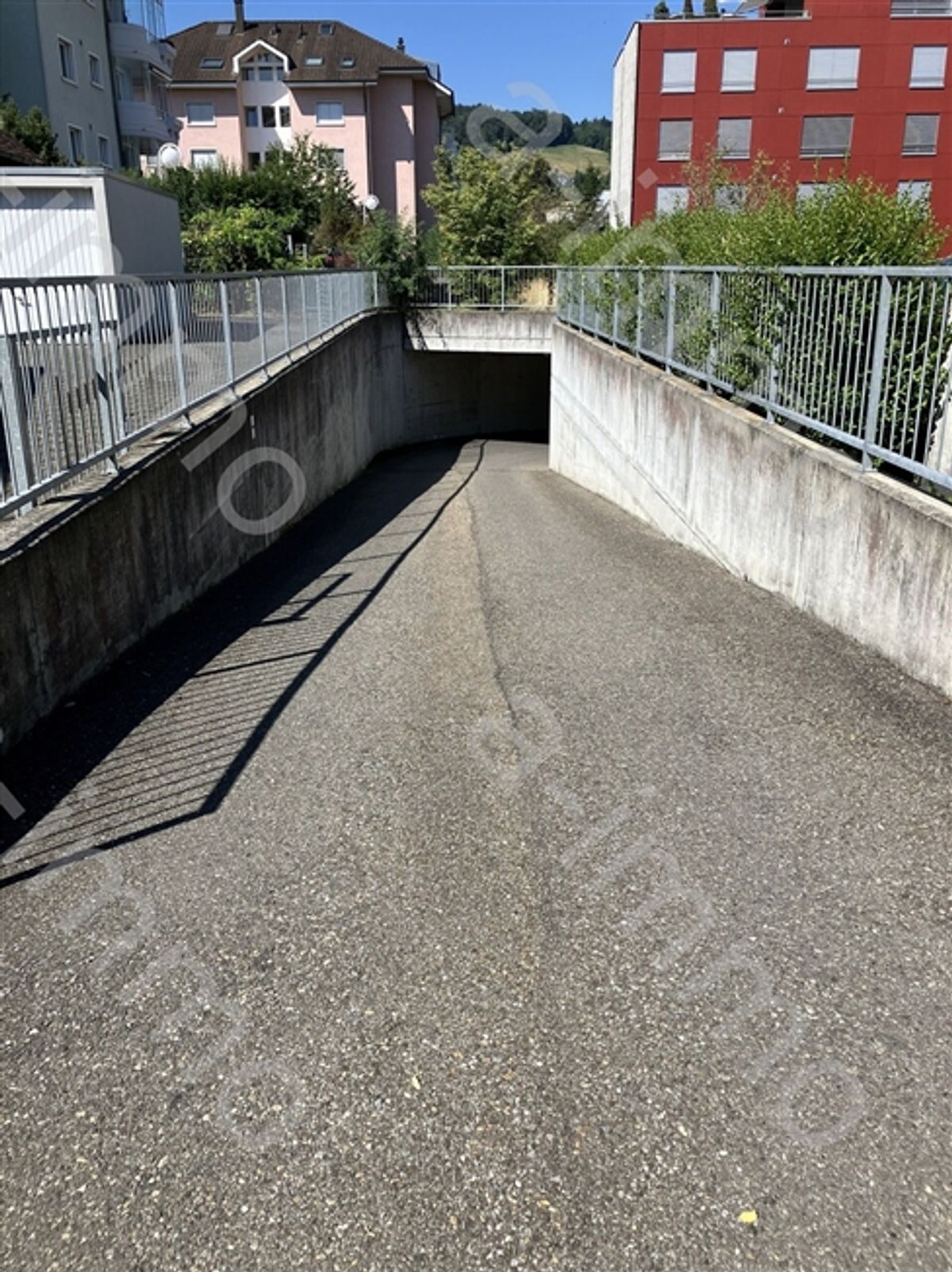 Tiefgaragenparkplatz für Kleinwagen in Reinach zu vermieten - 4