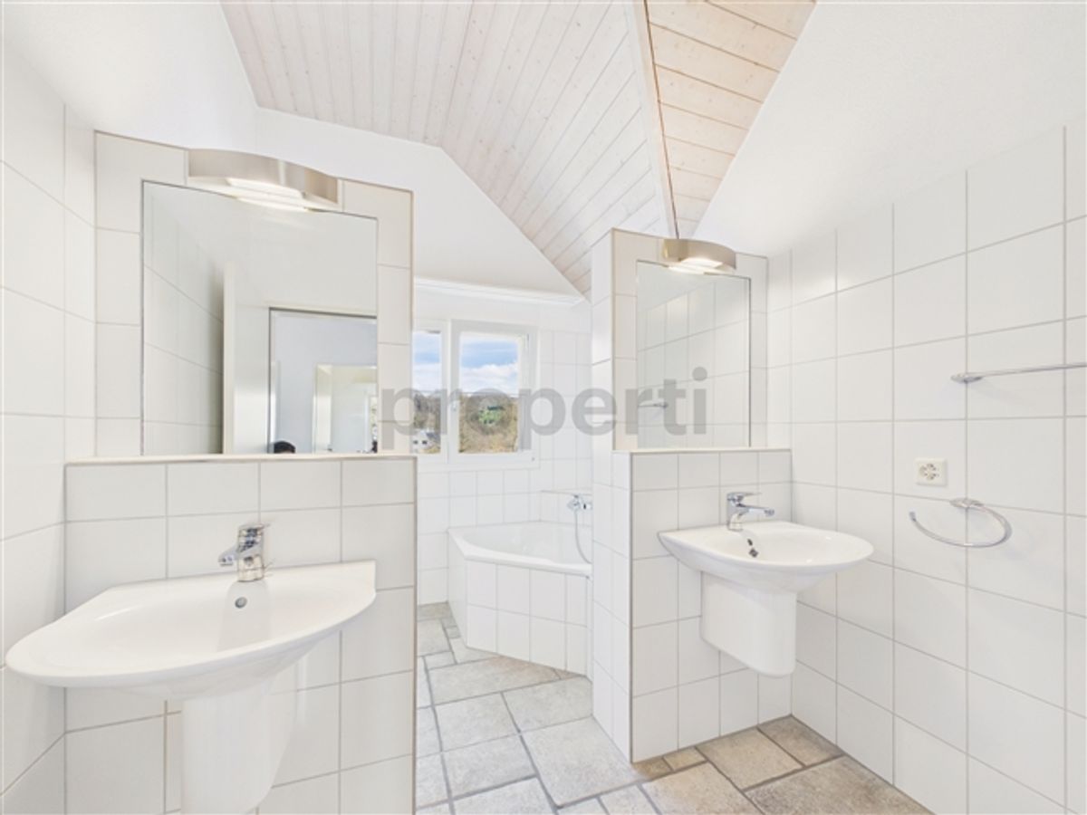 Modernes freistehendes 5.5-Zimmer-Einfamilienhaus mit Doppelgarage und zwei E-Ladestationen in Lindau - 9