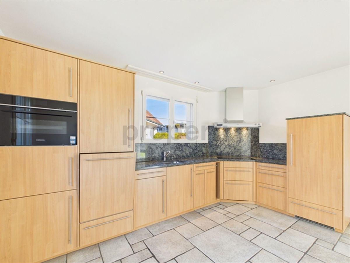 Modernes freistehendes 5.5-Zimmer-Einfamilienhaus mit Doppelgarage und zwei E-Ladestationen in Lindau - 5