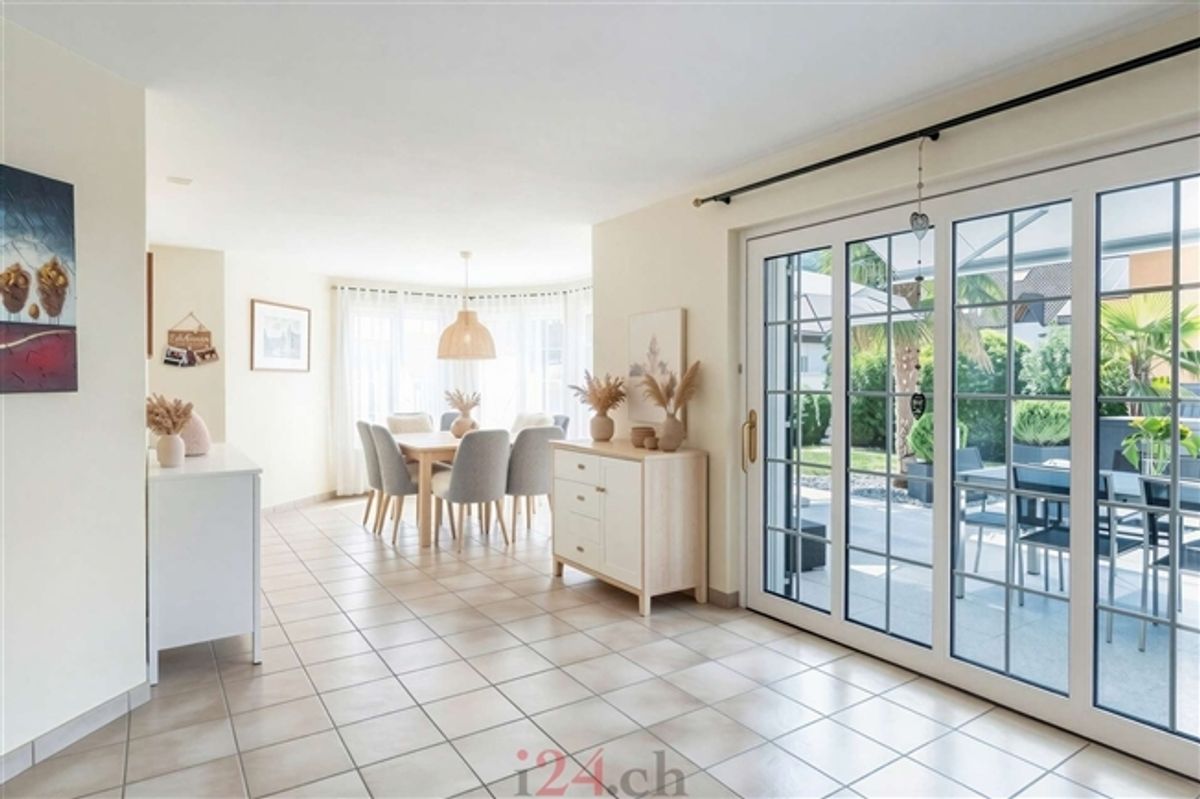 5.5Zi.-Landhaus mit Wintergarten, grossem Umschwung und optionaler 2-Zi.-Einliegerwohnung - 5