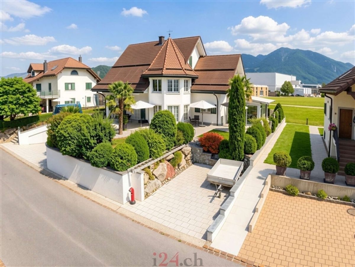 5.5Zi.-Landhaus mit Wintergarten, grossem Umschwung und optionaler 2-Zi.-Einliegerwohnung - 2