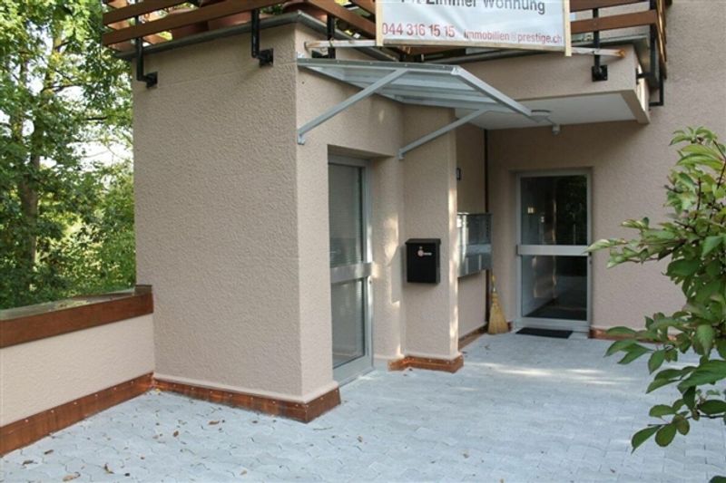 Schmucke 1.5-Zimmer-Wohnung mit Sitzplatz inkl. sep. Büro- / Physioraum im EG - 12
