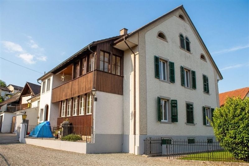 Gepflegtes Mehrfamilienhaus mit 4 Einheiten - 1