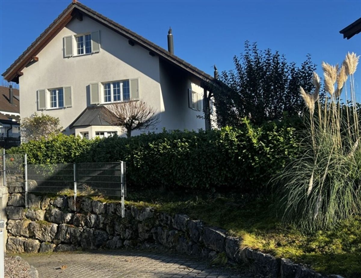Grosszügiges Familienhaus mit Garten und unverbaubarer Aussicht in Magden - 6