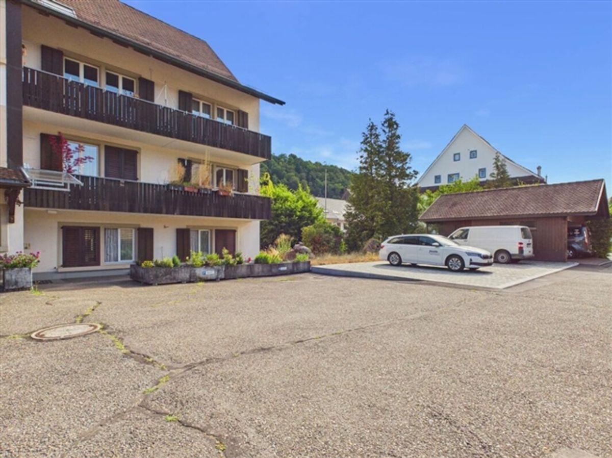 14 Aussenparkplätze an zentraler Lage in Hornussen - ab CHF 80.-/Monat - 1