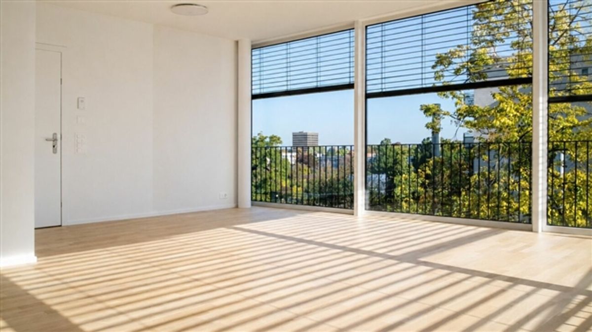 Lichtdurchflutetes Büro mit Balkon an zentraler Lage in Basel - 1