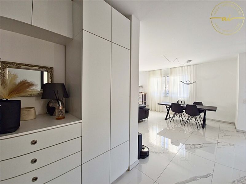 ELEGANTES UND HELLES 4.5-ZIMMIGES APARTMENT MIT PRIVATEM GARTEN - 3