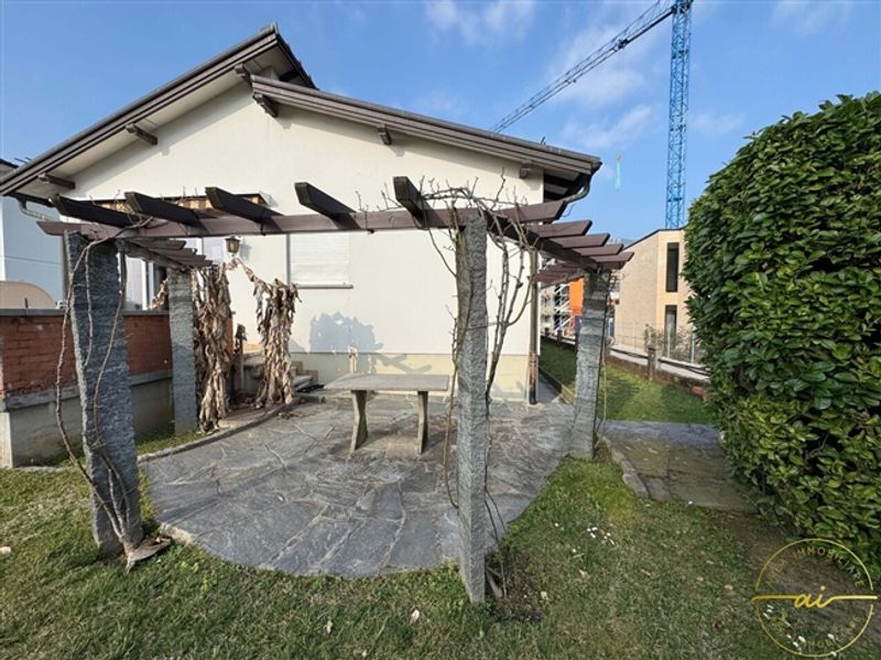 GROSSE 8-ZIMMIGE VILLA MIT PRIVATEM GARTEN IN COLDRERIO - 4