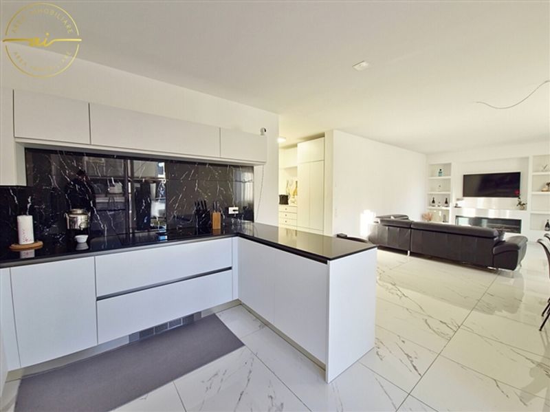 ELEGANTES UND HELLES 4.5-ZIMMIGES APARTMENT MIT PRIVATEM GARTEN - 4