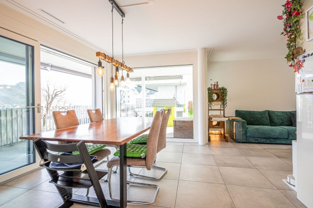 Moderne 3.5-Zimmer-Gartenwohnung mit grossem Aussenbereich in Toffen zu verkaufen - 3