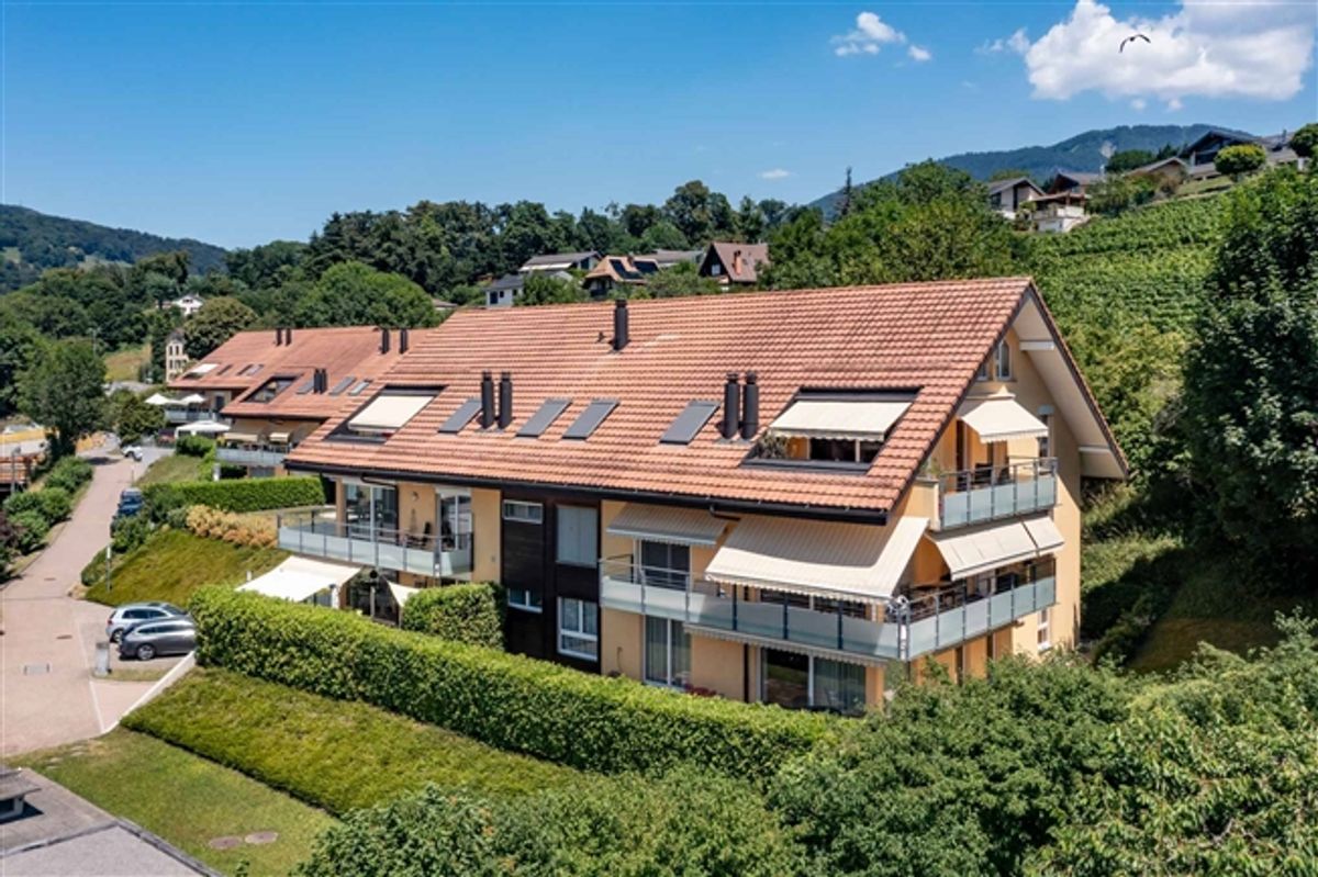 Geräumige Wohnung mit 4,5 Zimmern in einer ruhigen und grünen Umgebung - 2