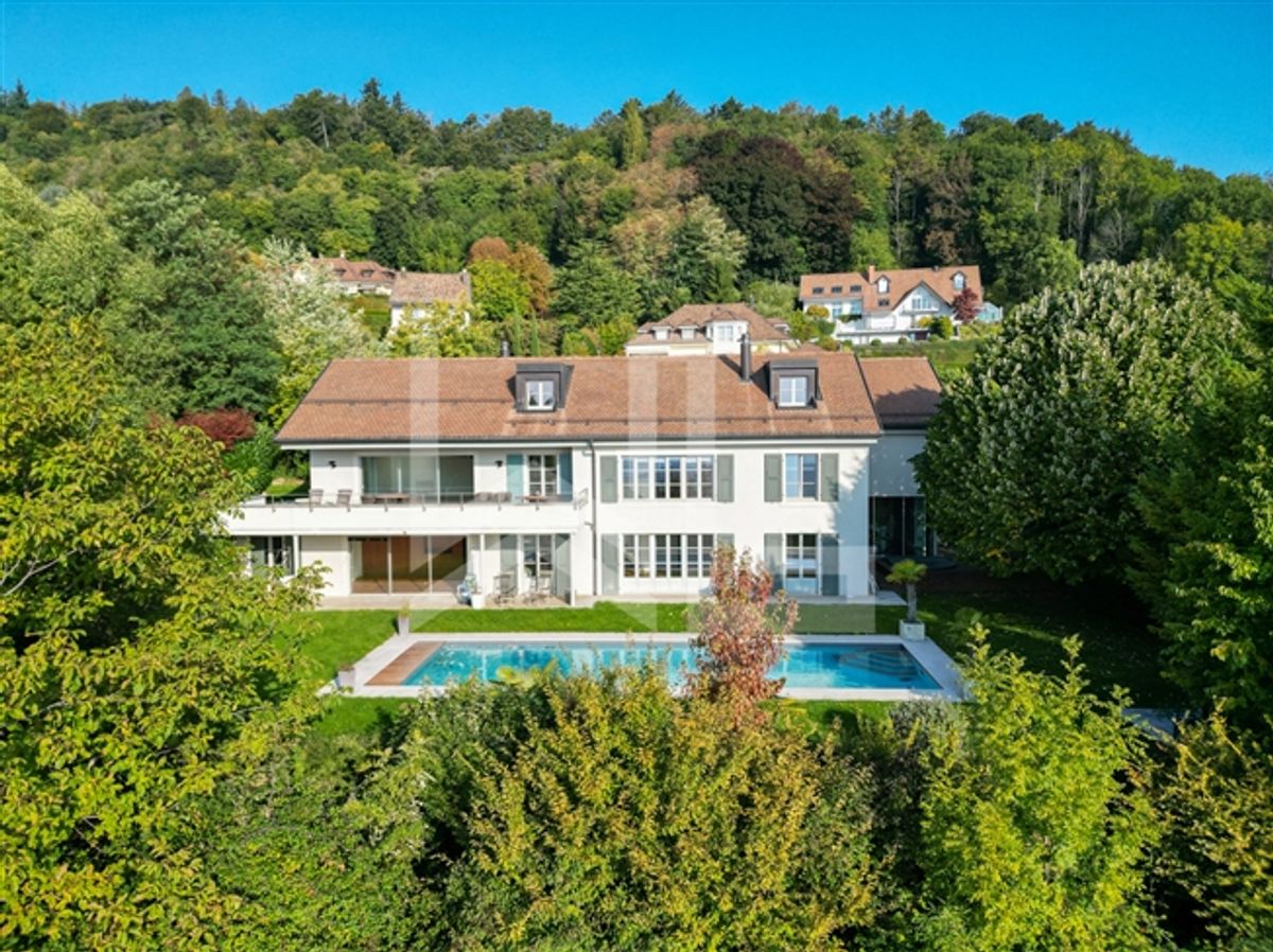 Schöner zeitgenössischer Panoramablick - 1