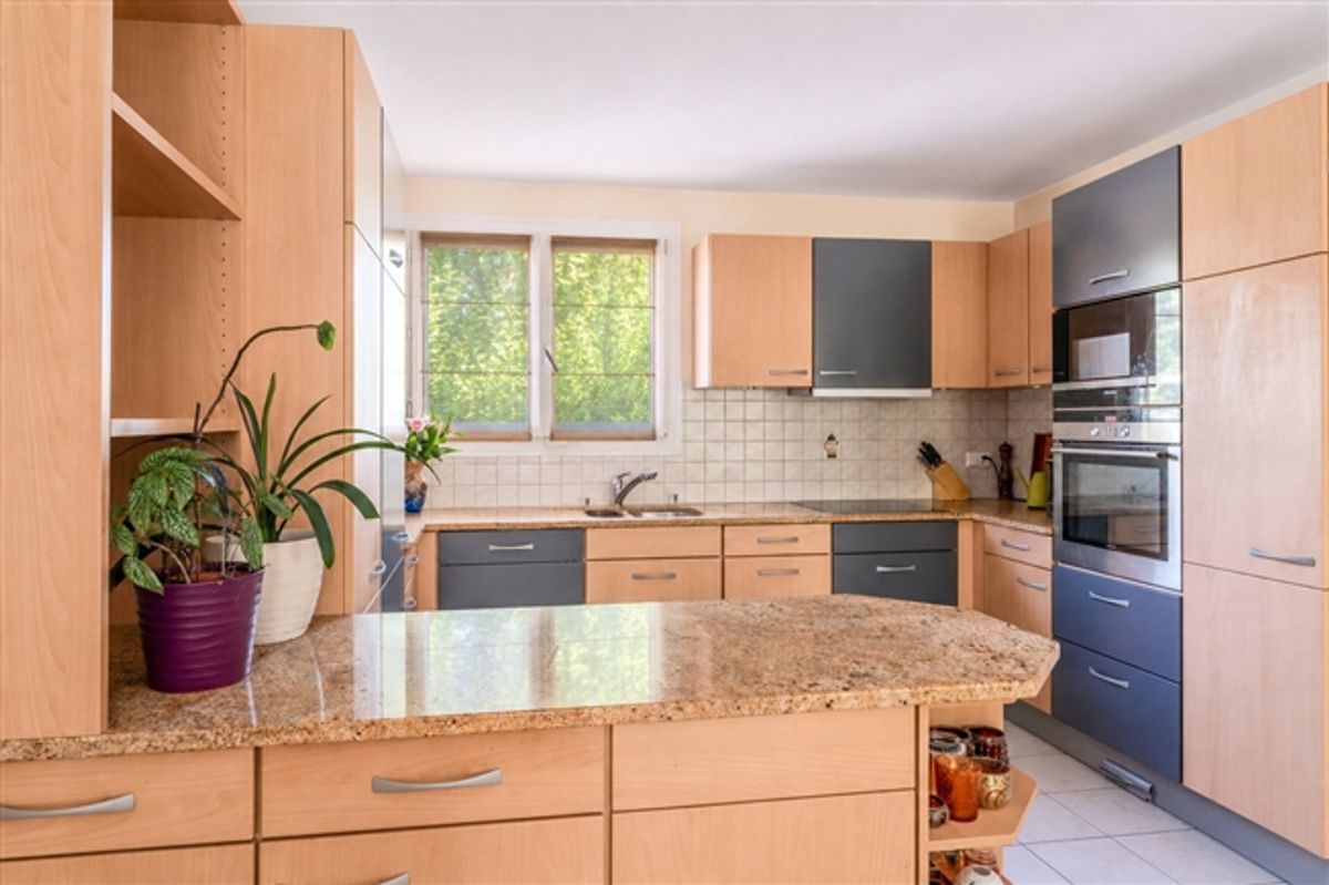 Schöne Doppelhaushälfte (an den Garagen angebaut) in Epalinges - 5