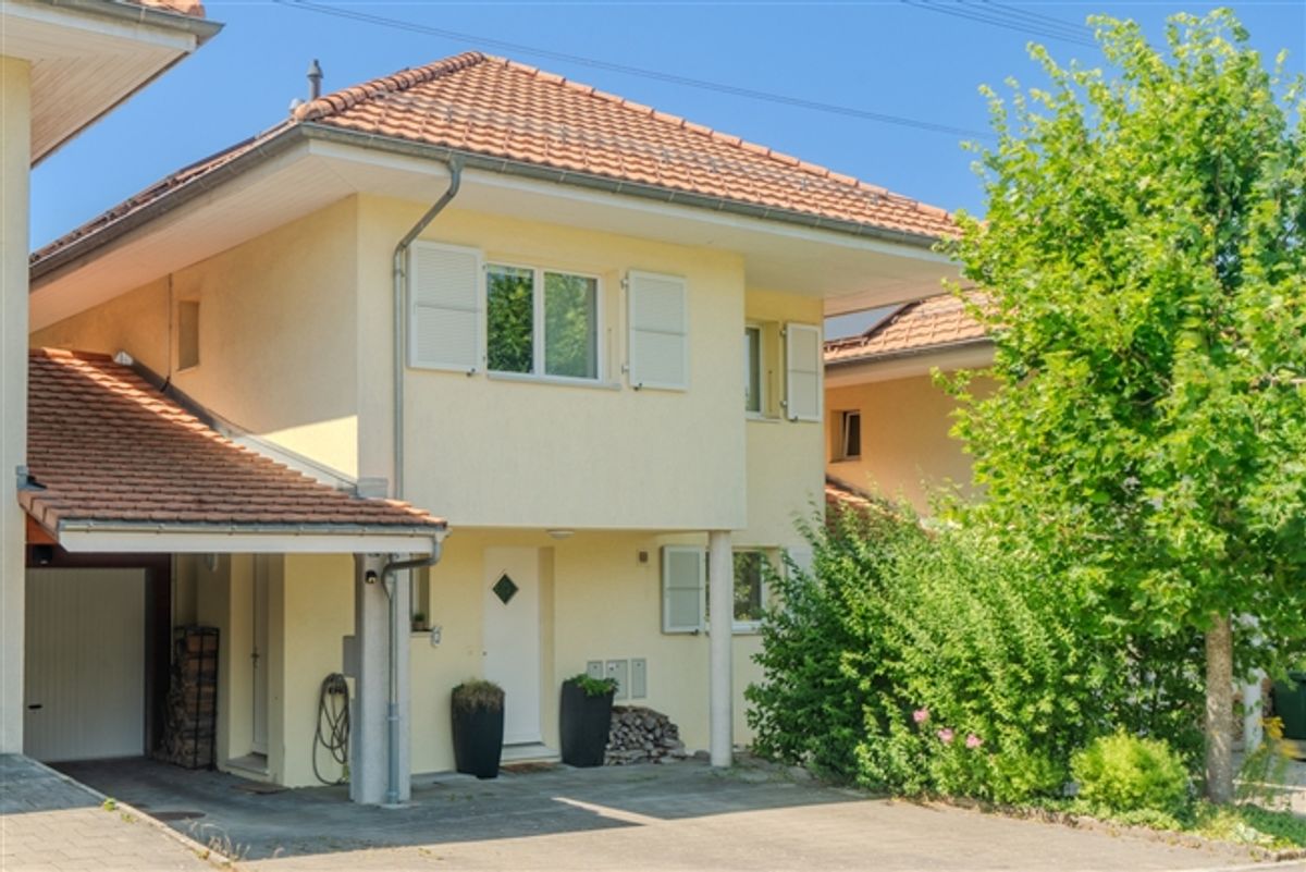 Schöne Doppelhaushälfte (an den Garagen angebaut) in Epalinges - 12