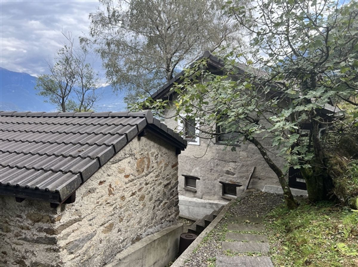 Rustico mit 3.5 Zimmern und grossem Garten in S. Antonino kaufen - 0