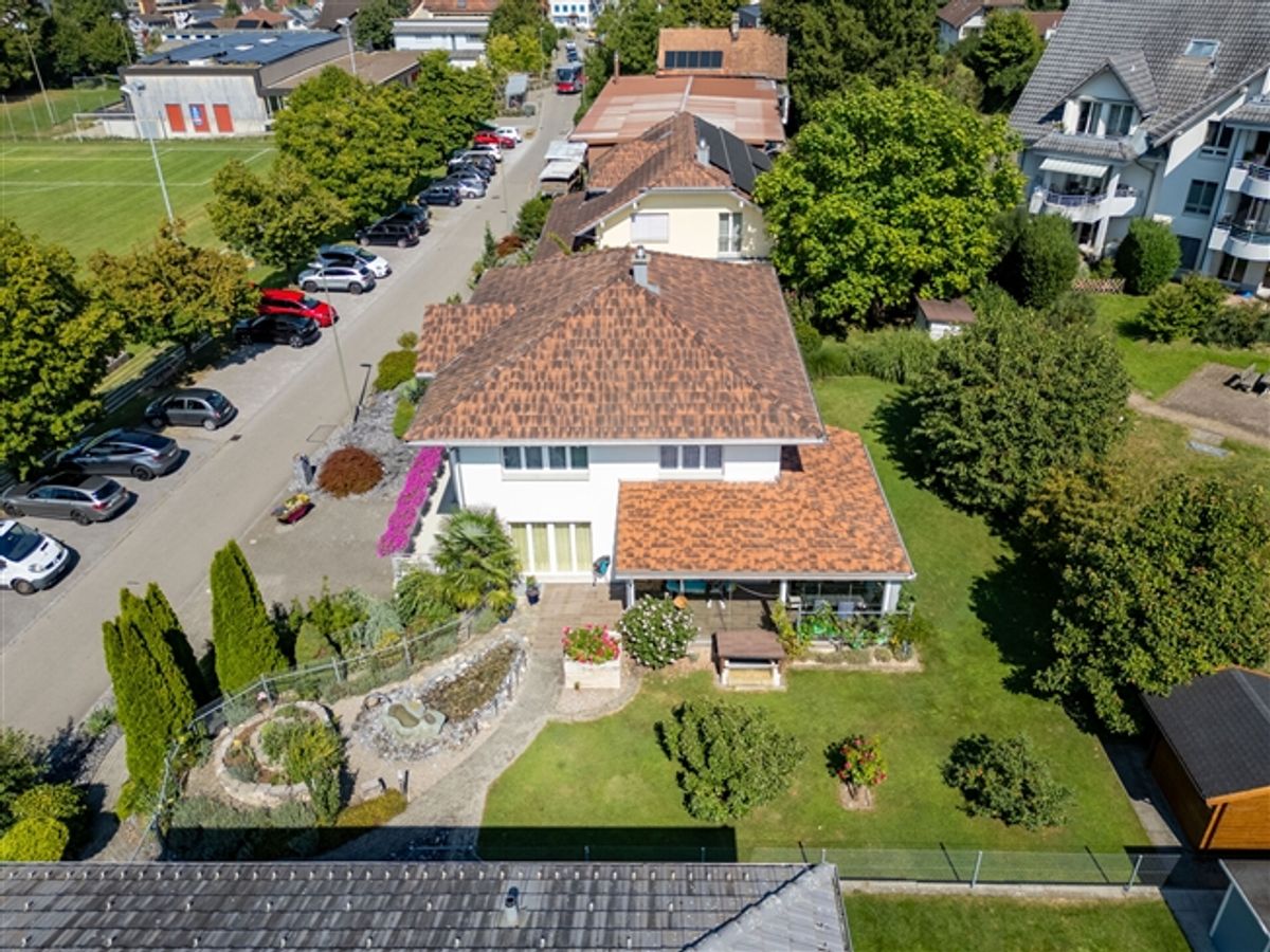 Familienfreundliche, grosszügige Liegenschaft mit mediterranem Flair - 2