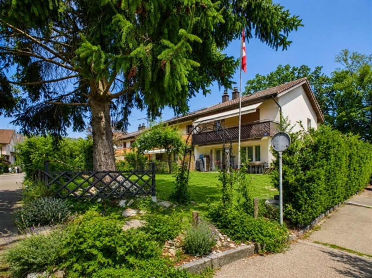 DOPPELHAUSHÄLFTE MIT GROSSEM GARTEN - 1