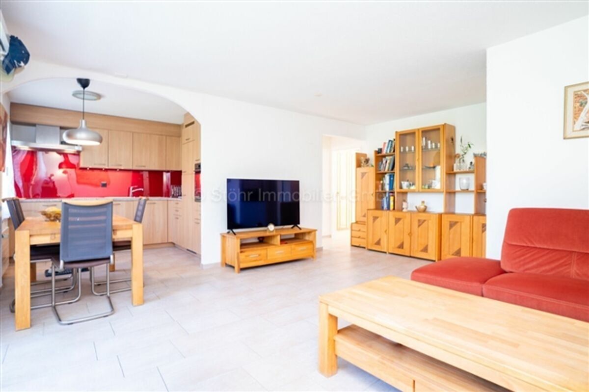 3.5-Zimmerwohnung im Hochparterre mit Balkon und vielseitigen Nebenräumen - 3